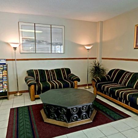 Americas Best Value Inn Manhattan Exterior photo