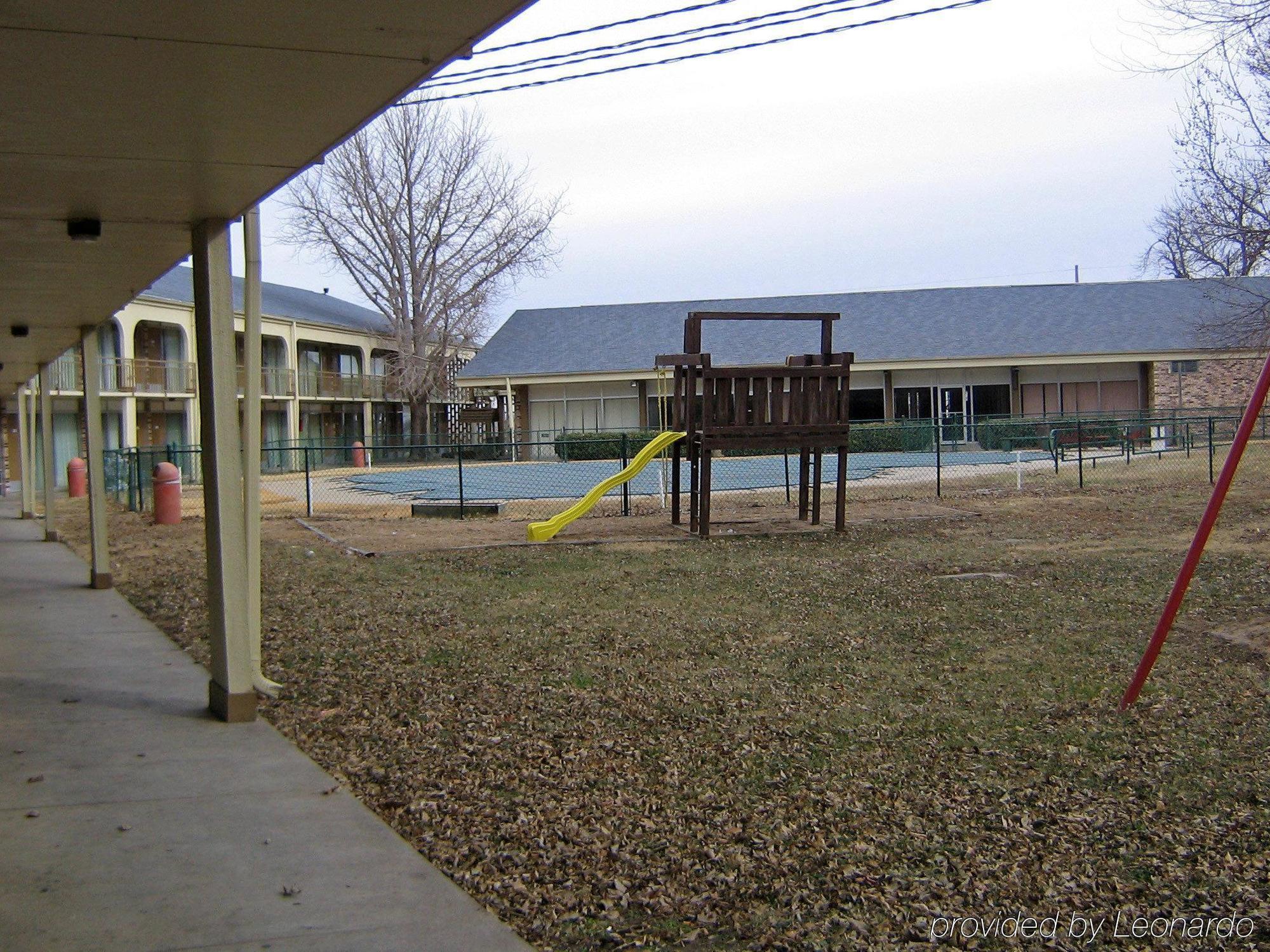 Americas Best Value Inn Manhattan Facilities photo